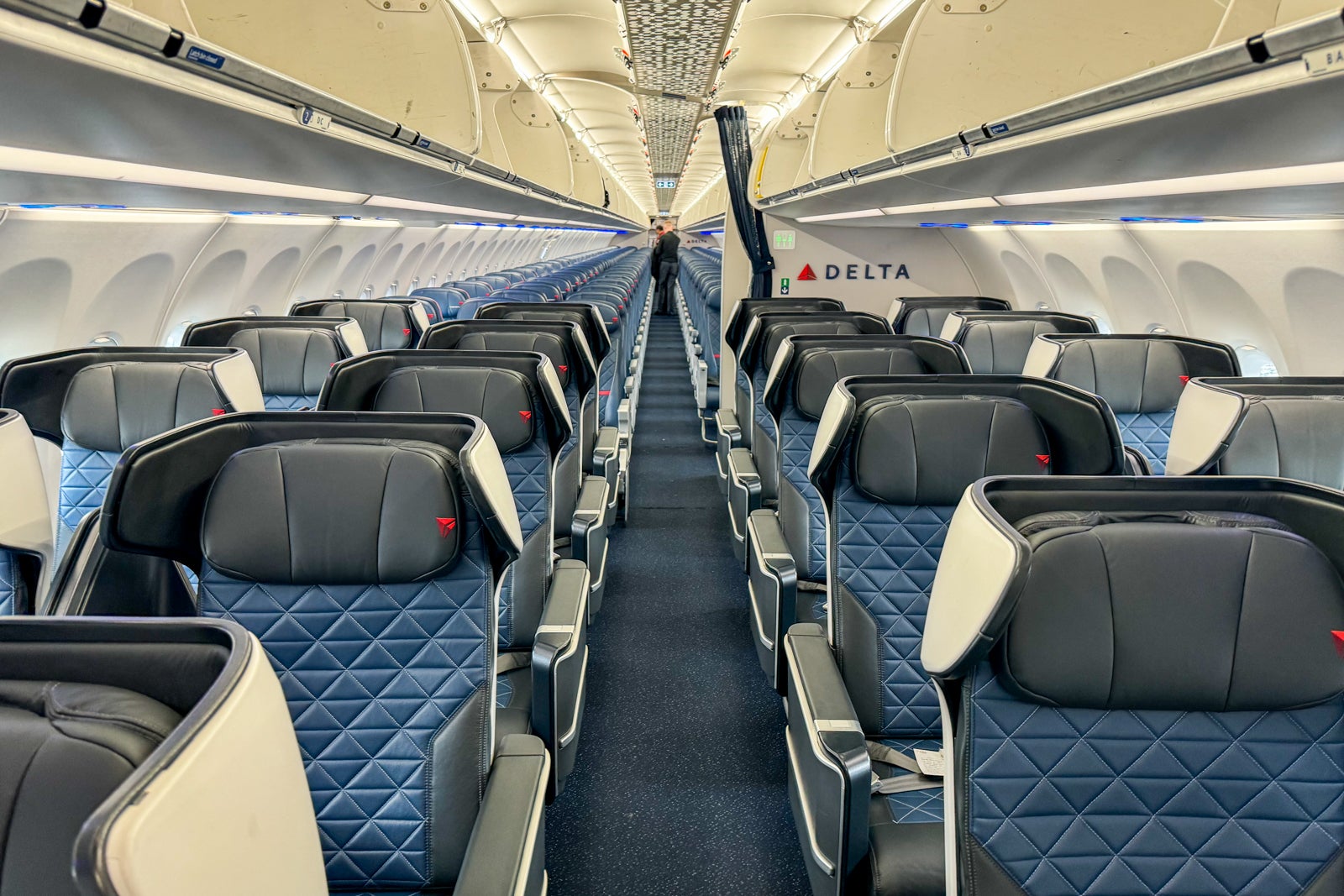 Delta First Class Airbus A321neo LAX-SEA